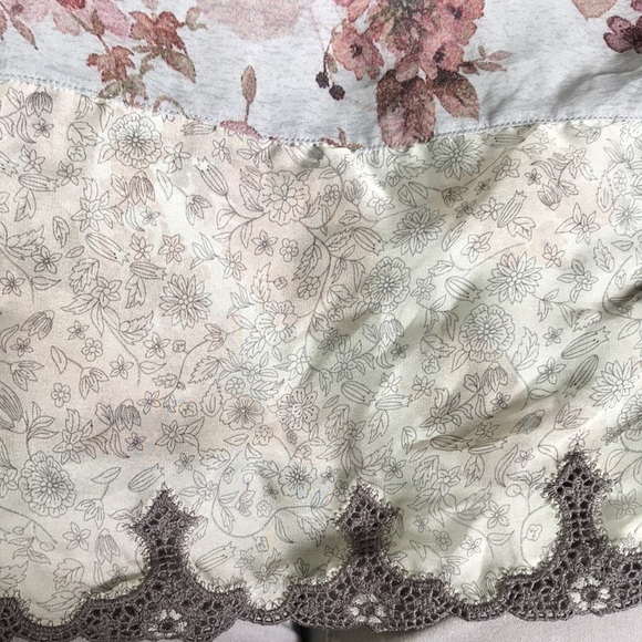 Zara W&B size small floral blouse crochet lace detail around bottom - Picture 4 of 9